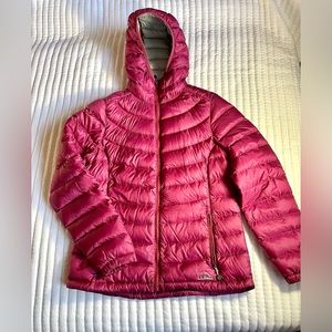 LL Bean Ultralight Womens Down Jacket, med, Sugarplum color